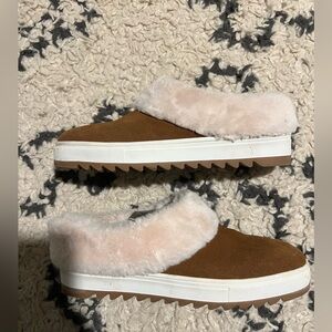 Blondo Women's Suri Waterproof Slip-On Sneaker